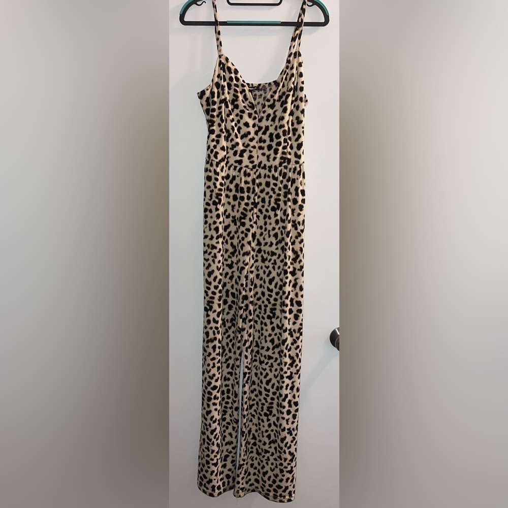 Express jumpsuit for everyday wear. Good condition size medium.